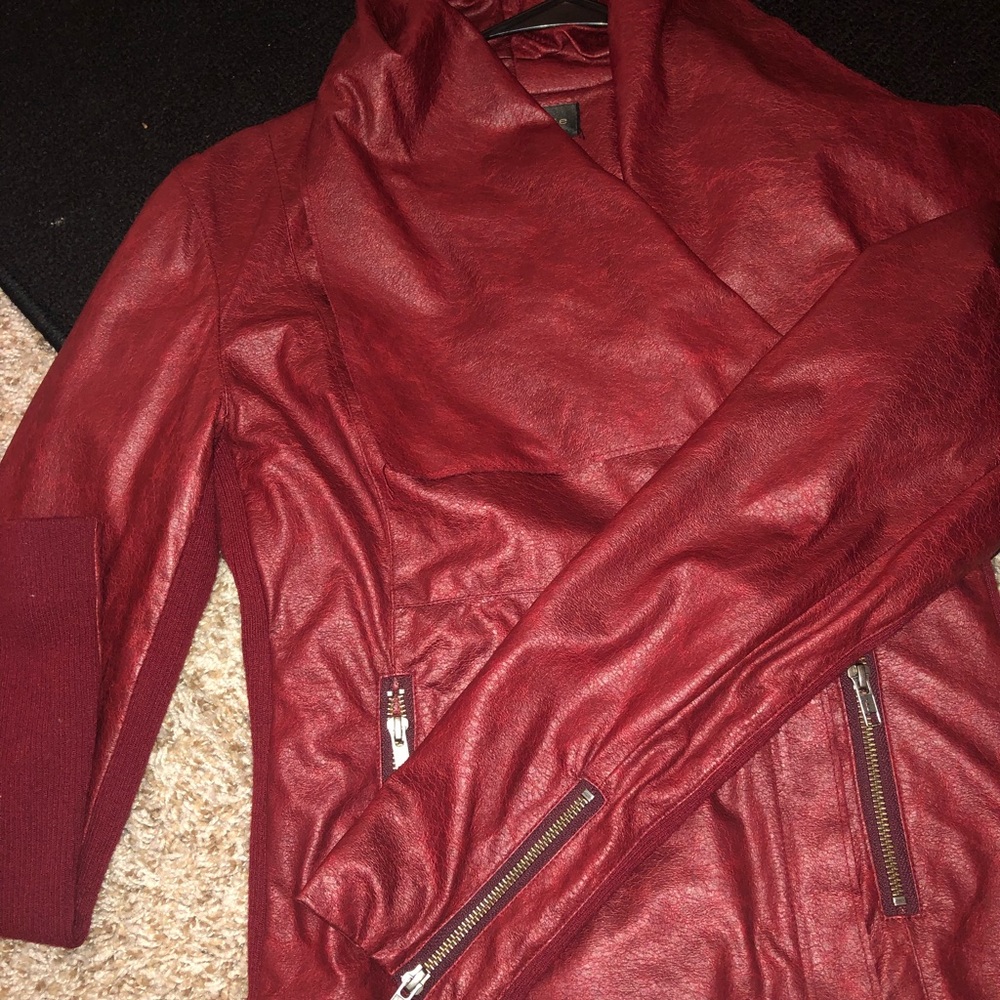 Red jacket - Picture 2 of 4